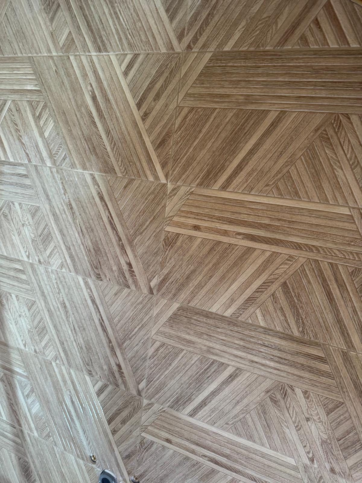 Parquet chevron rénové et vitrifié, réalisation Trend Reno